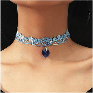 Collana Girocollo in Pizzo Boho Collana Corta Con Ciondolo a Forma Di Cuore Di Zaffiro Collana Di Cristallo a Cuore Blu Collana Di Pizzo Vintage Collana Di Fiori Gioielli per Donne Ragazze